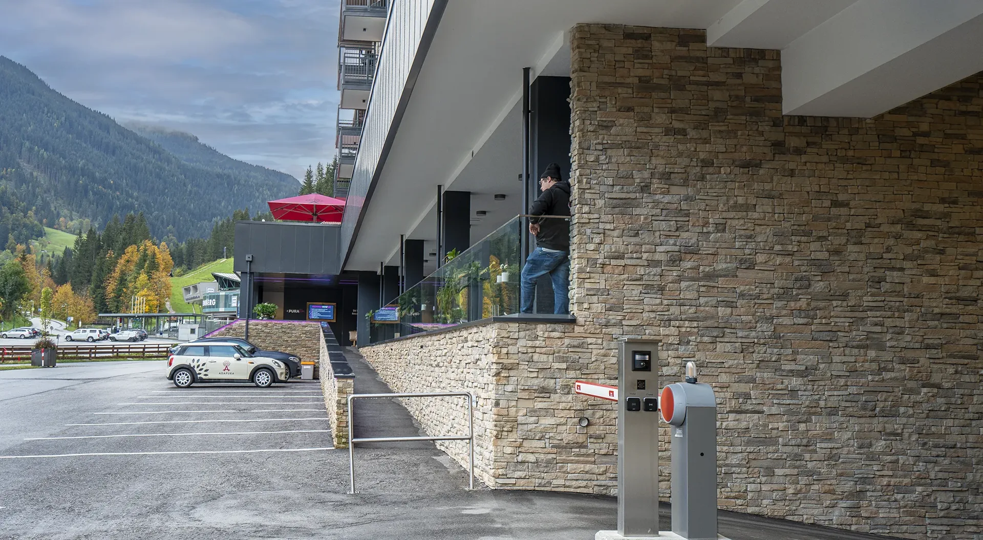 Kurumsal mekan taş kaplama uygulaması 70 - Çeçen Stone