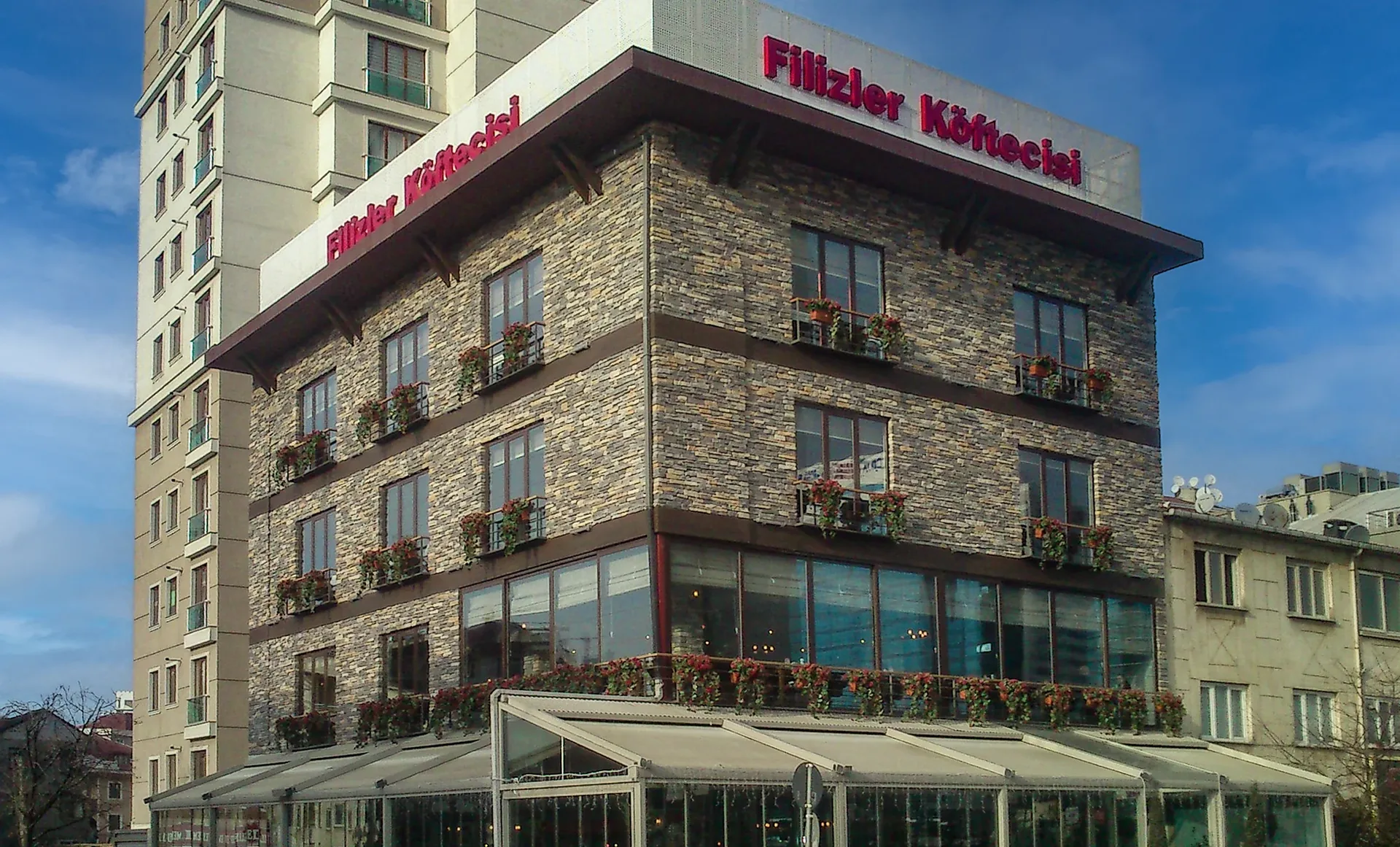 Kurumsal mekan taş kaplama uygulaması 85 - Çeçen Stone